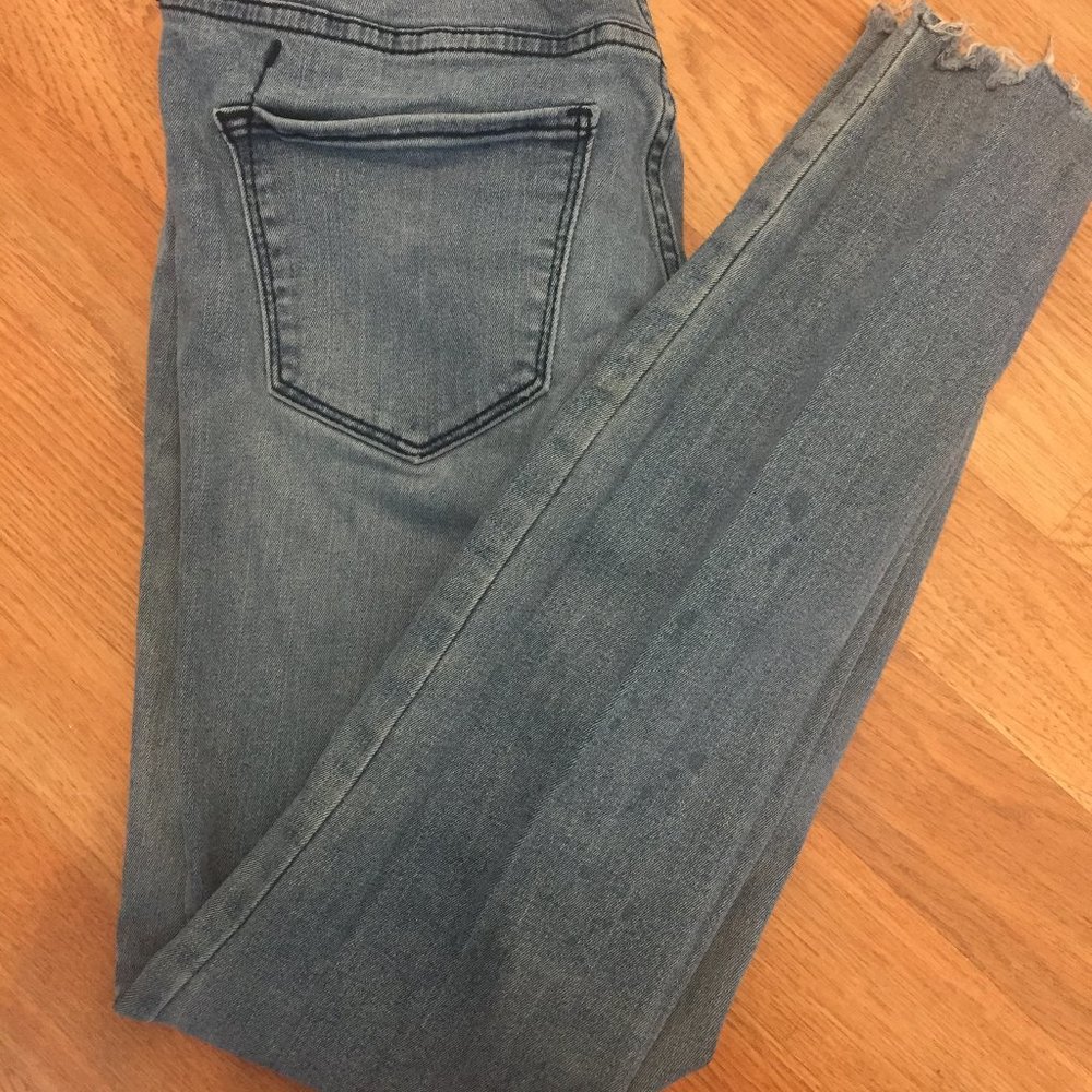 Mid Rise Jegging - Distressed